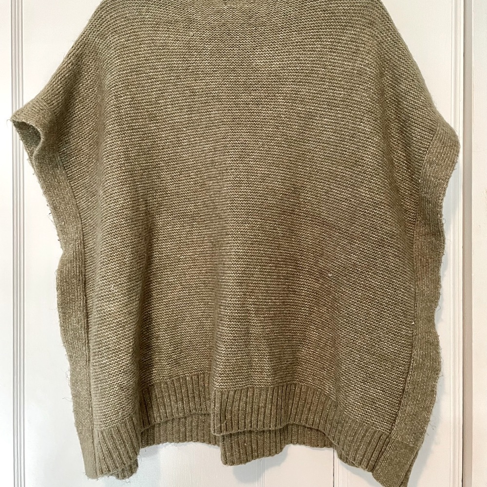 Universal Threat OSFM Green Knit Vest